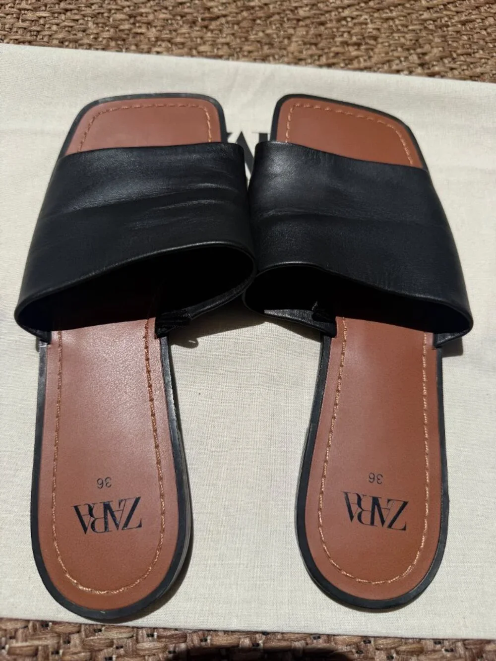 Zara Black Flat Sandals With A Square Toe - Picture 3 of 3